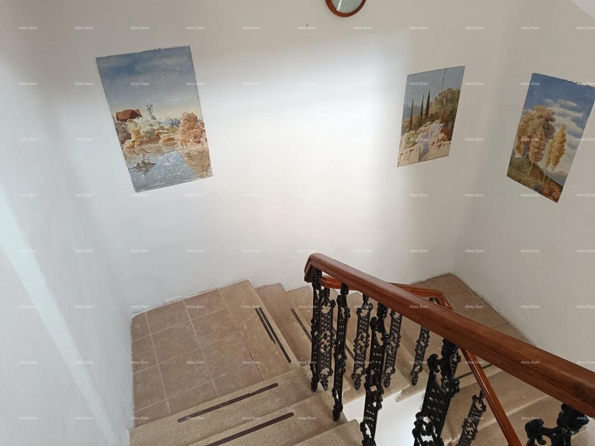 Pula. Hiša s poslovnim prostorom in garažo!