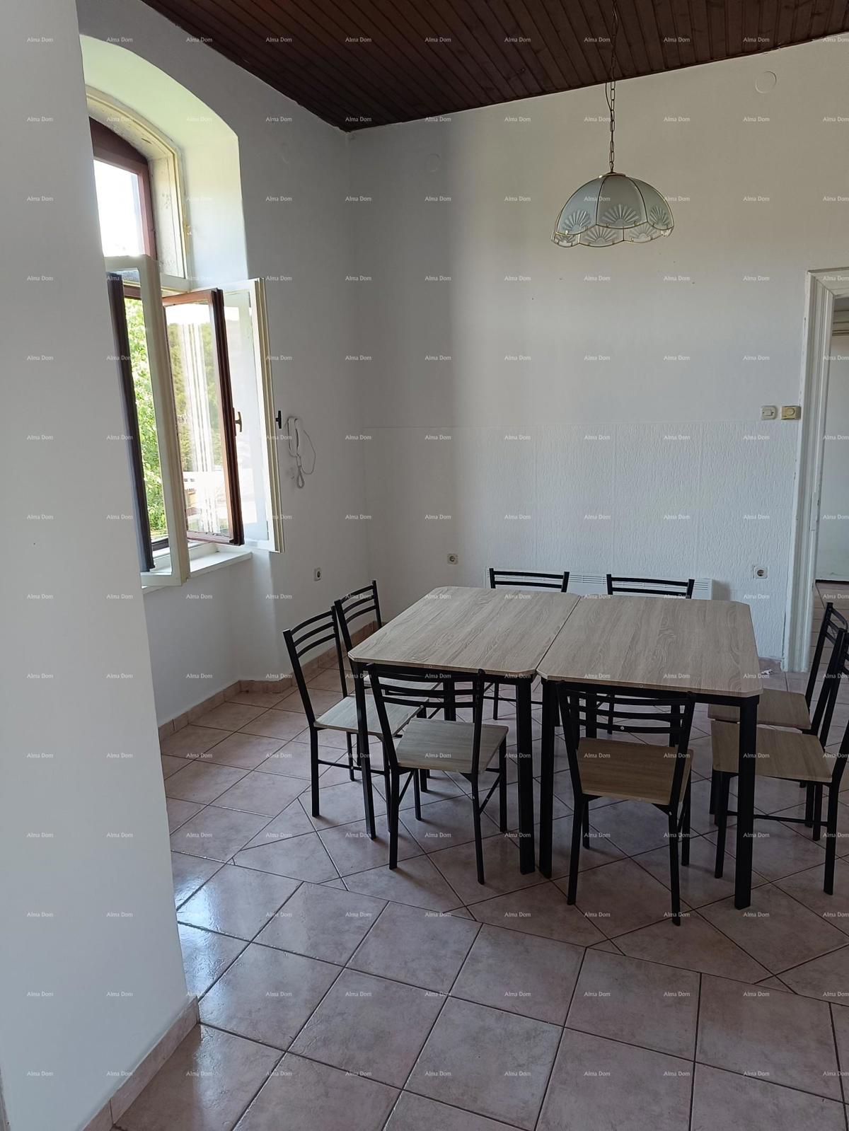 Pula. Hiša s poslovnim prostorom in garažo!