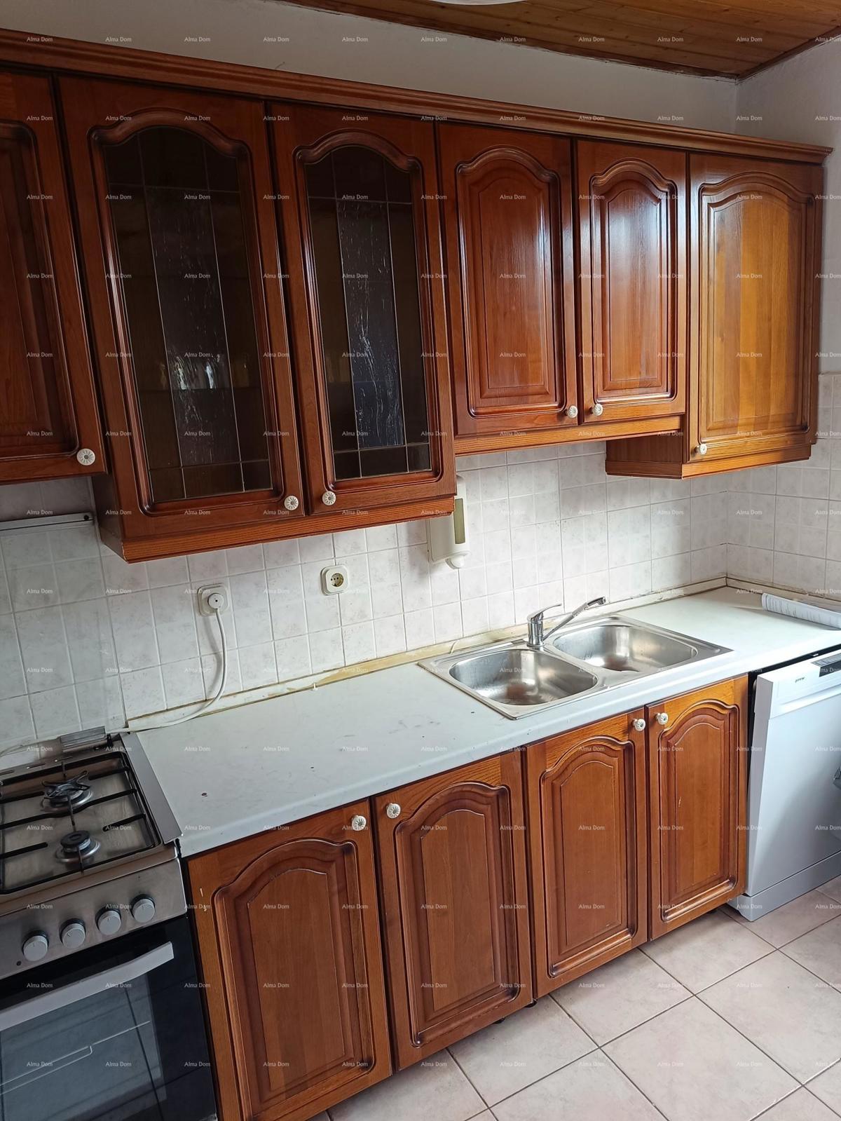 Pula. Hiša s poslovnim prostorom in garažo!