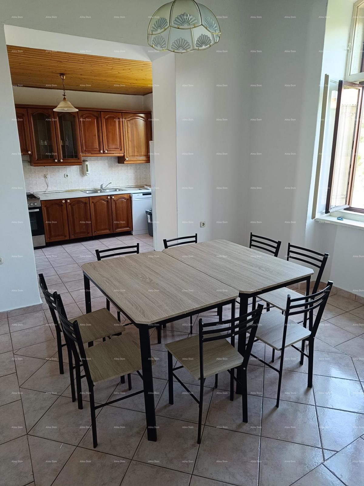 Pula. Hiša s poslovnim prostorom in garažo!