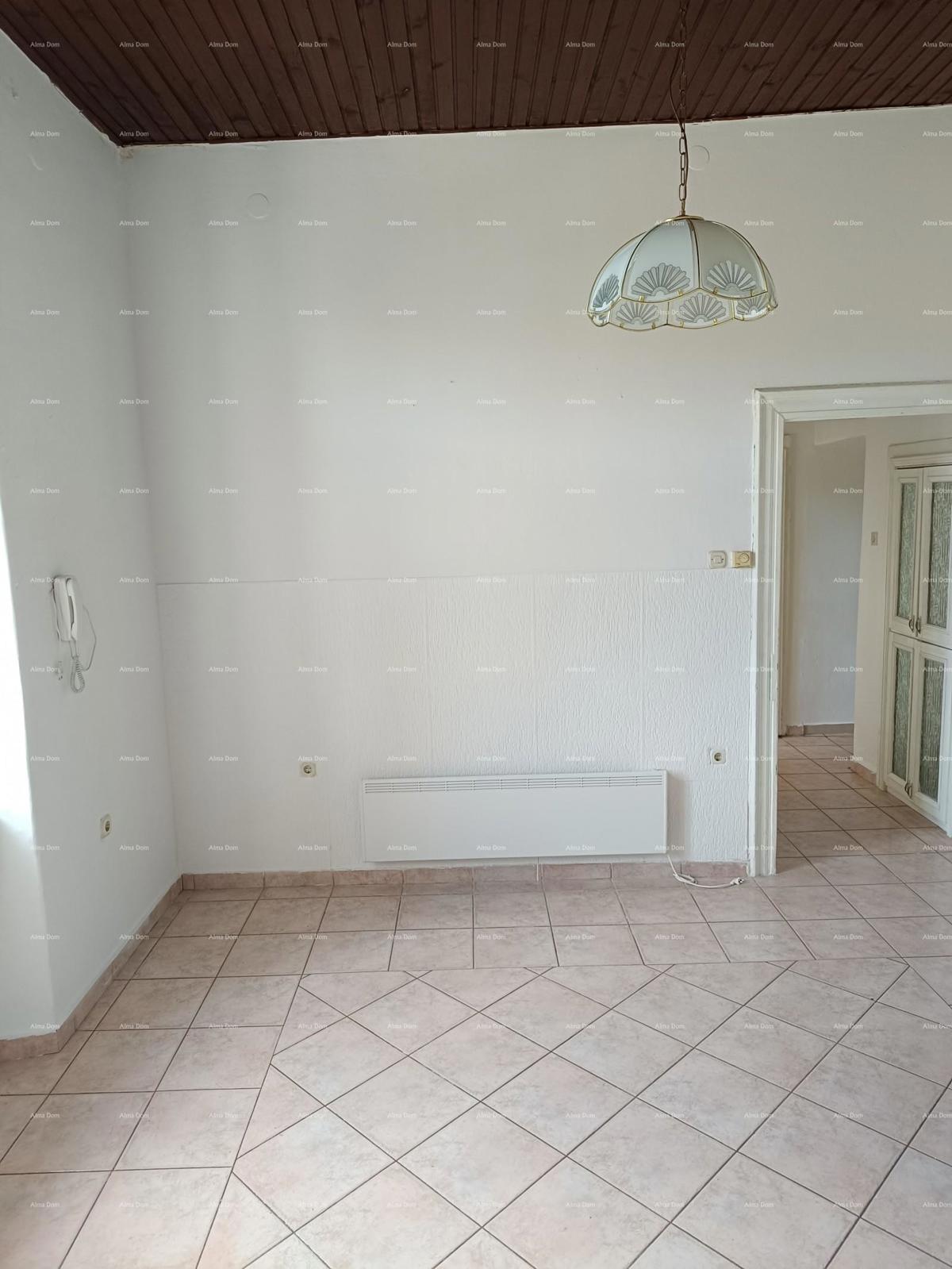 Pula. Hiša s poslovnim prostorom in garažo!