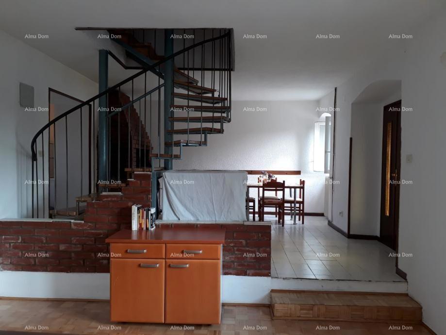 Prodajemo kameno hišo v središču Brtonigle!