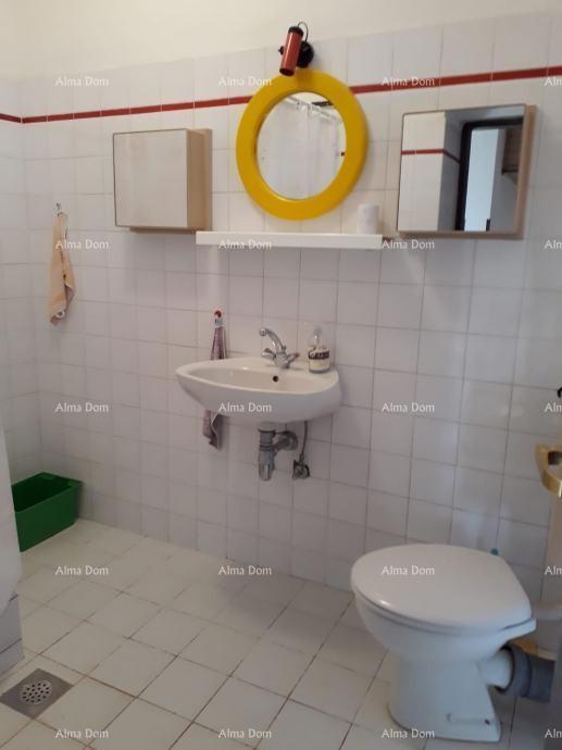 Prodajemo kameno hišo v središču Brtonigle!