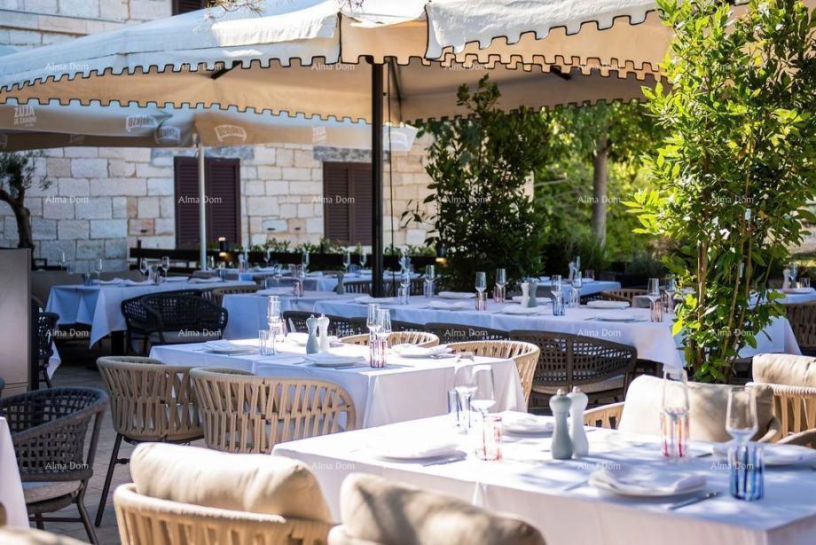 ROVINJ, Prodaja uhodanega restavracije ob morju (najem prostora)