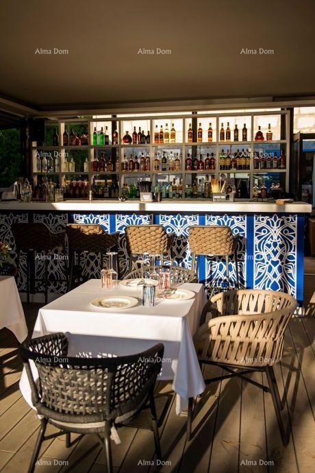 ROVINJ, Prodaja uhodanega restavracije ob morju (najem prostora)