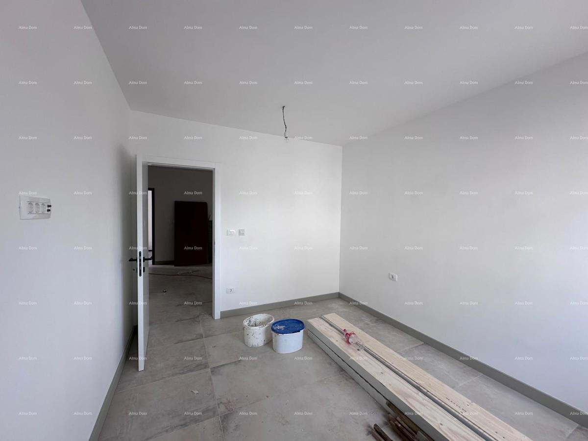 Banjol!  Trisobno stanovanje z bazenom