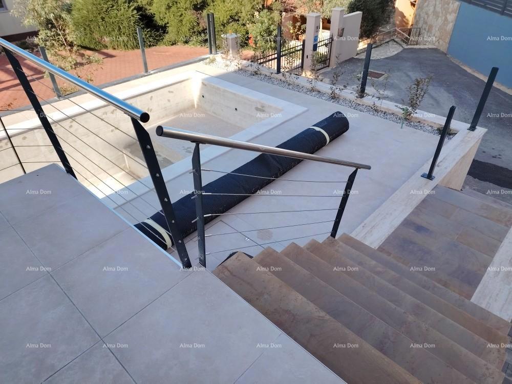 Banjol!  Trisobno stanovanje z bazenom