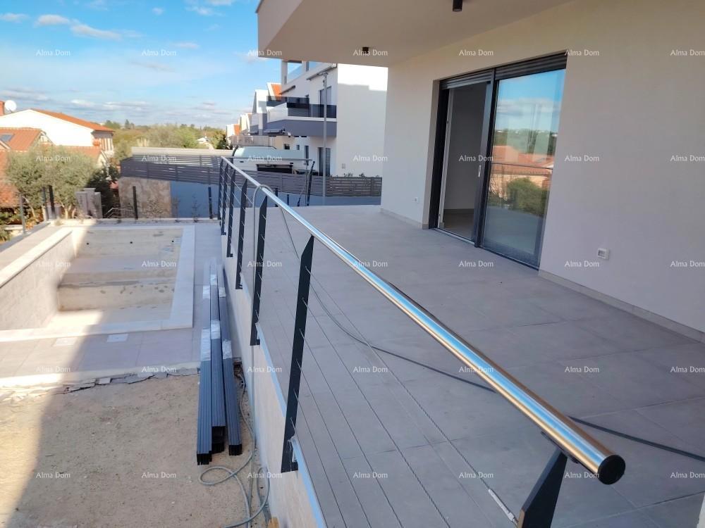 Banjol!  Trisobno stanovanje z bazenom