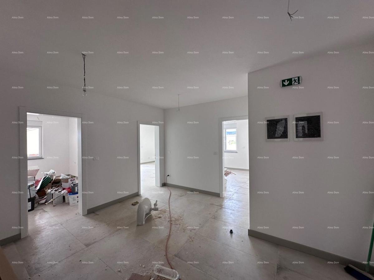 Banjol!  Trisobno stanovanje z bazenom