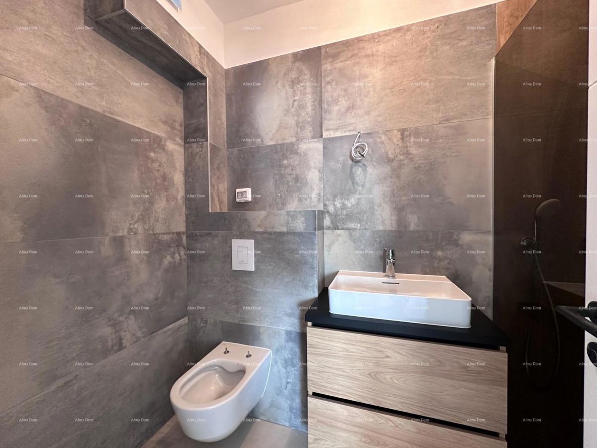 Banjol!  Trisobno stanovanje z bazenom