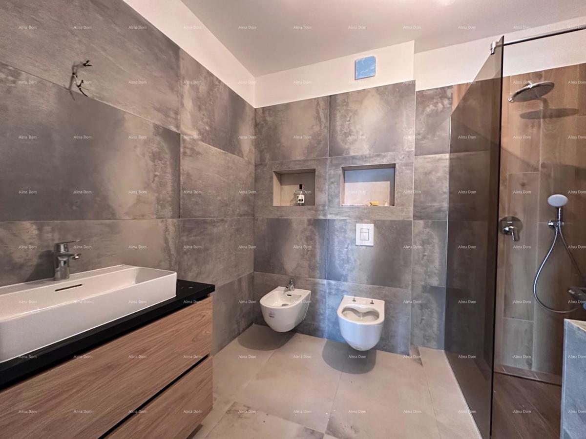 Banjol!  Trisobno stanovanje z bazenom