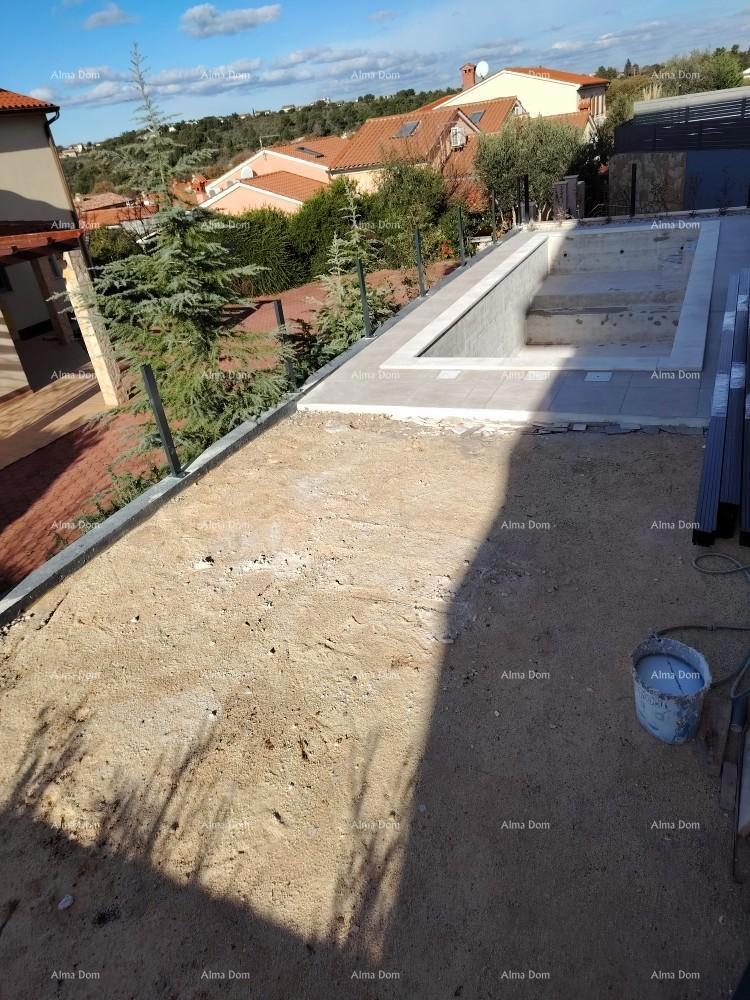 Banjol!  Trisobno stanovanje z bazenom