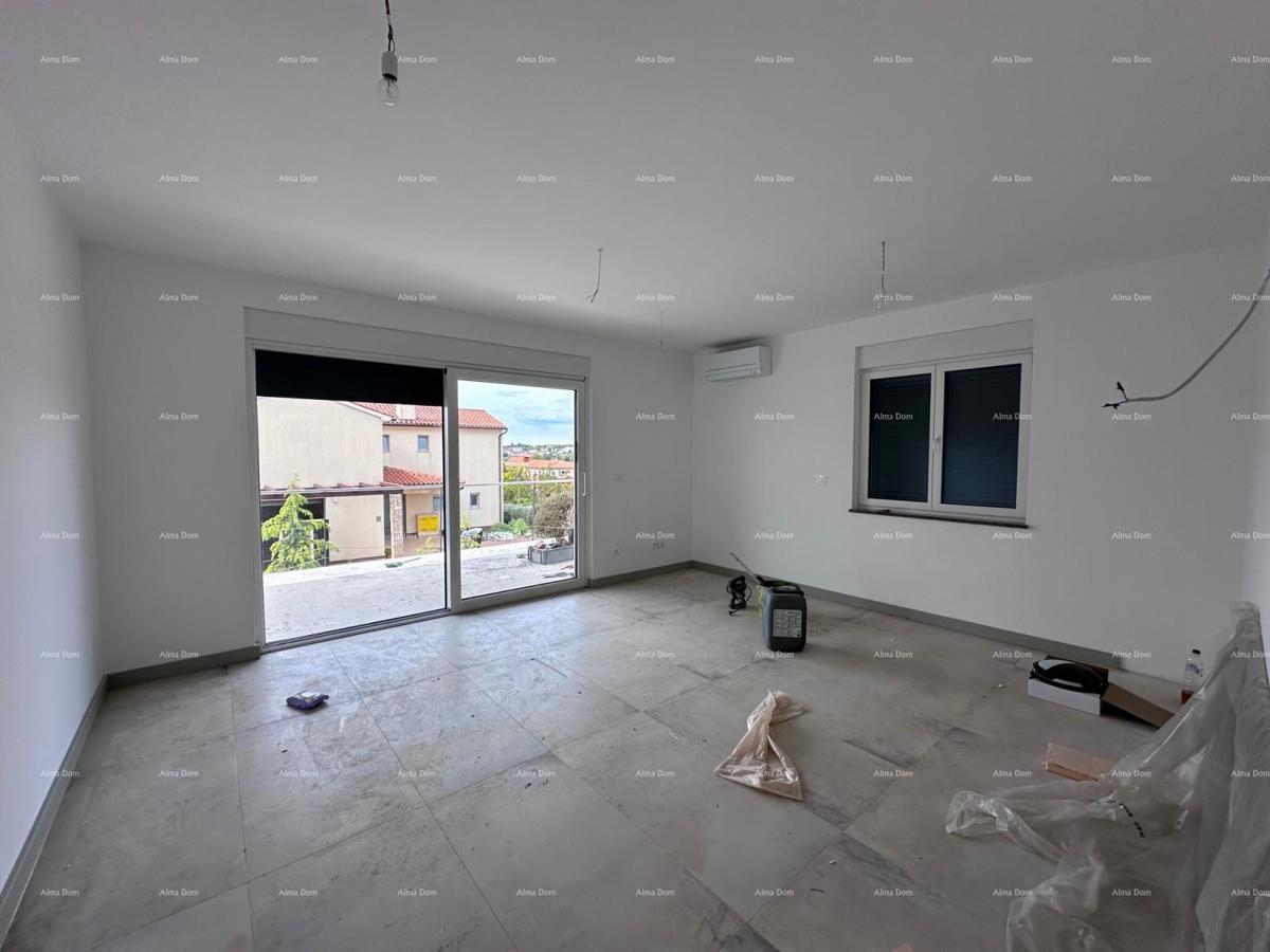 Banjol!  Trisobno stanovanje z bazenom