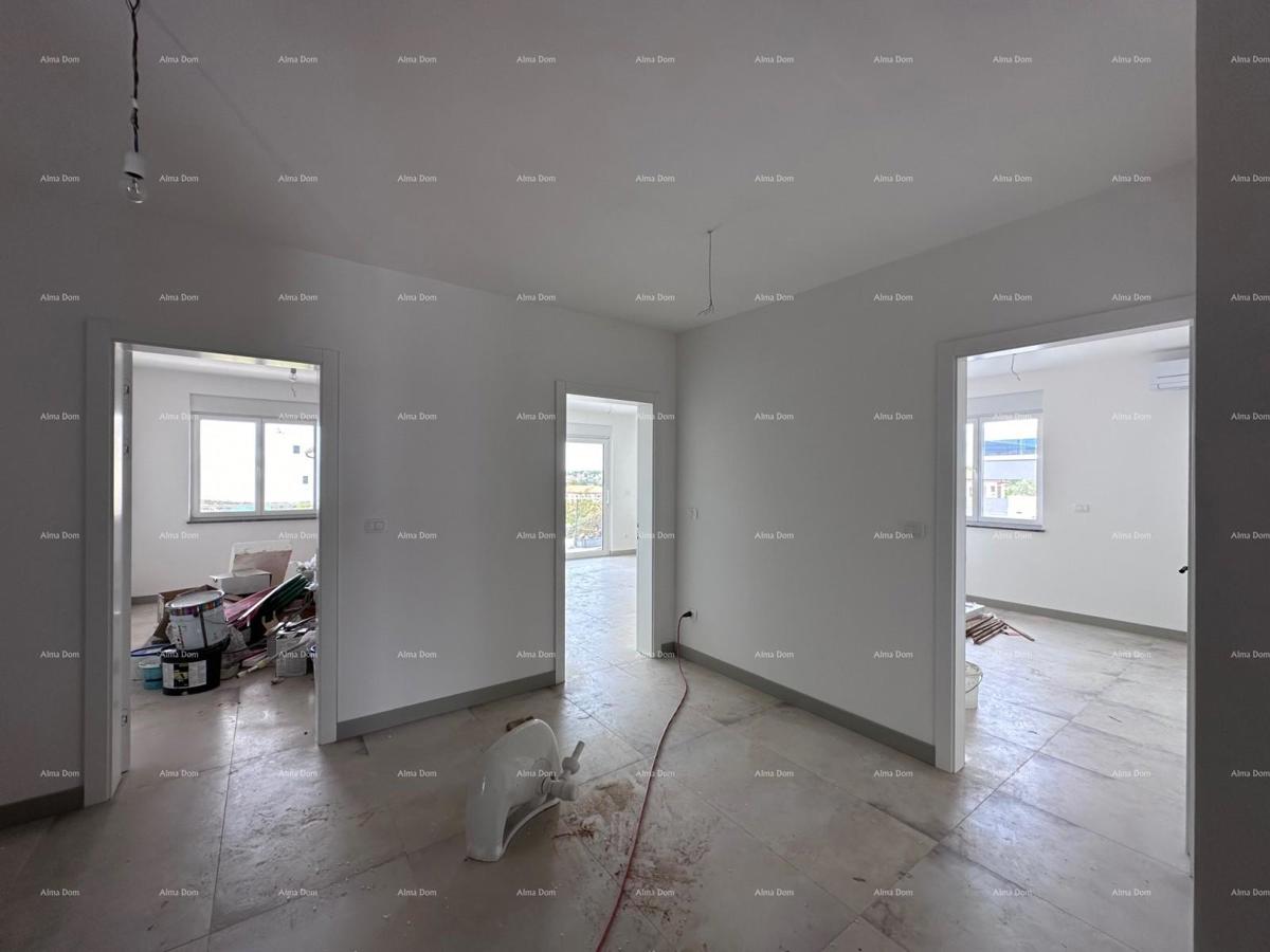 Banjol!  Trisobno stanovanje z bazenom