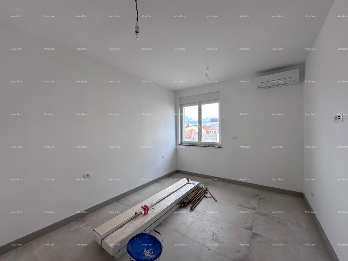 Banjol!  Trisobno stanovanje z bazenom