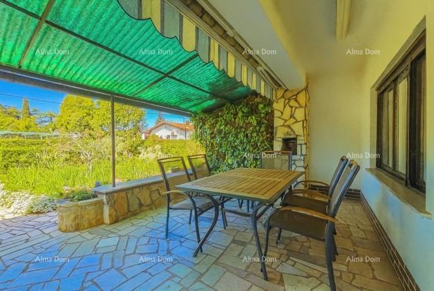 Prodaja kuće s građevinskim zemljištem, 200 m od plaže – Umag/Savudrija