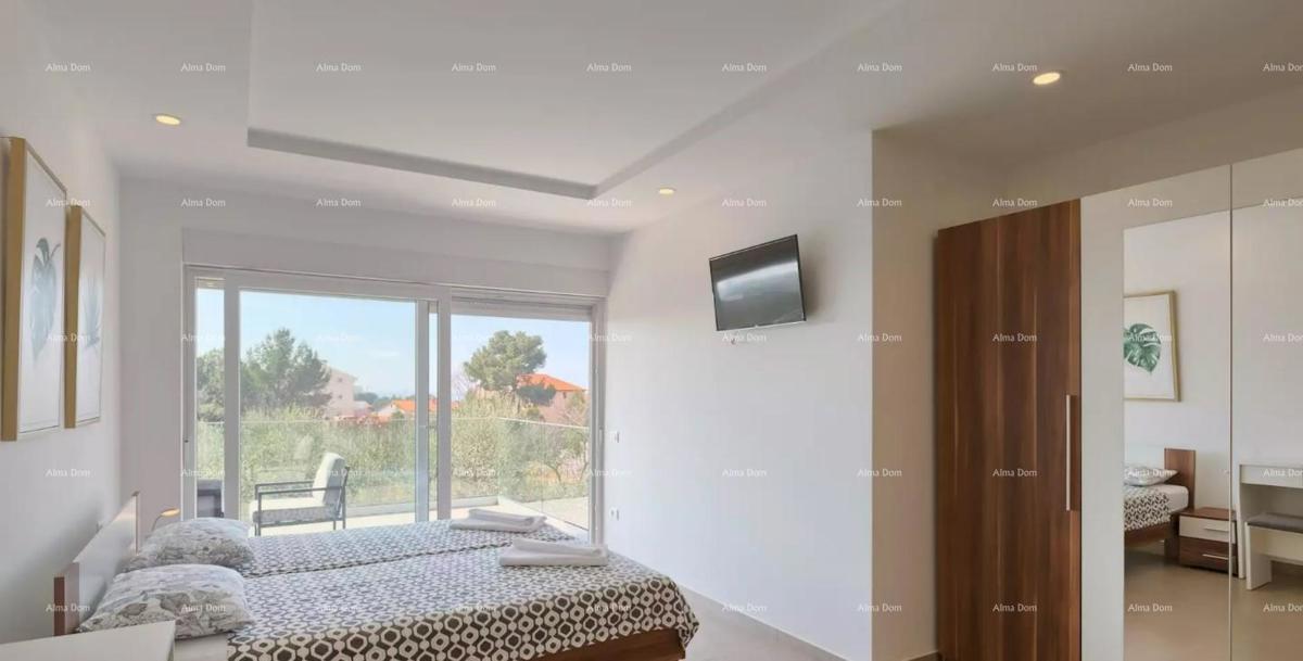 Prekrasna moderna hiša s pogledom na morje - Fažana!