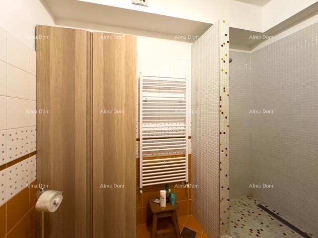 Bale: Prostorna vila s bazenom in hišo za goste