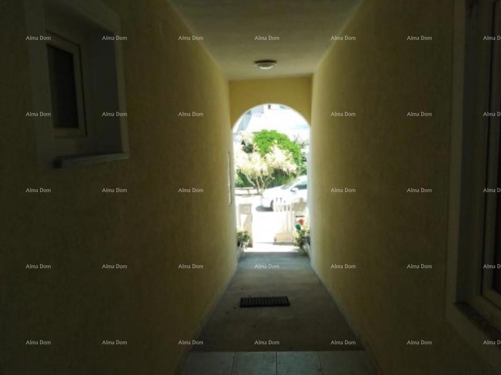 Hiša z apartmaji v Fažani