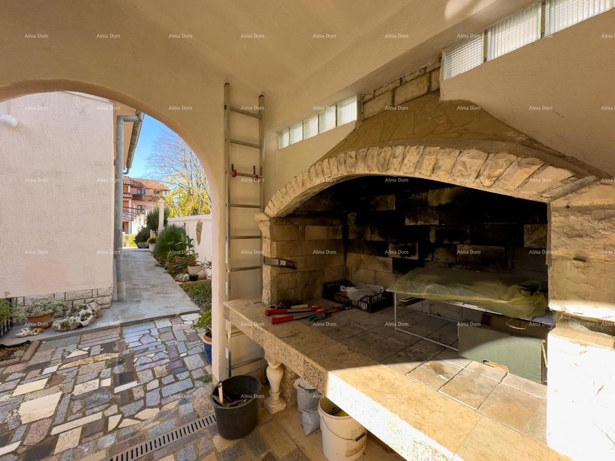 Velika hiša s 4 stanovi - Peščena uvala!