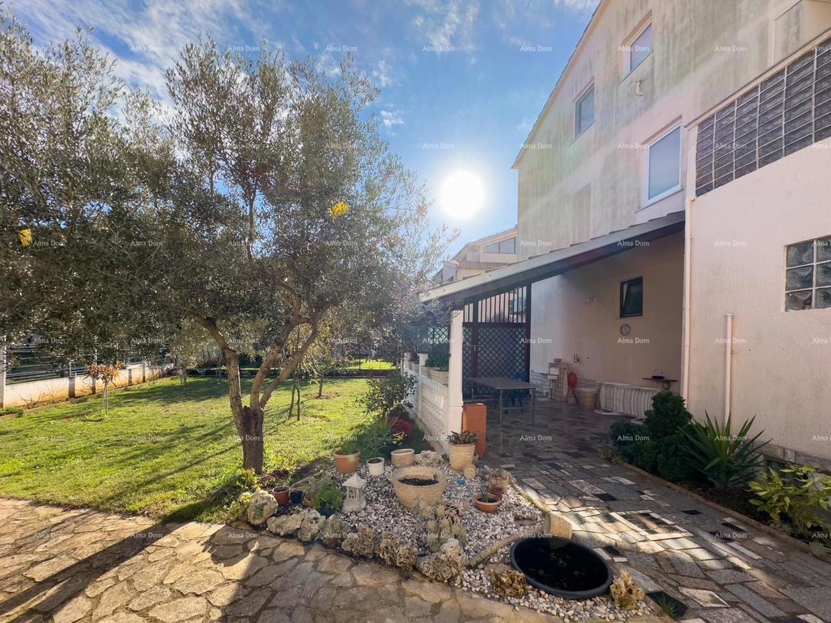 Velika hiša s 4 stanovi - Peščena uvala!