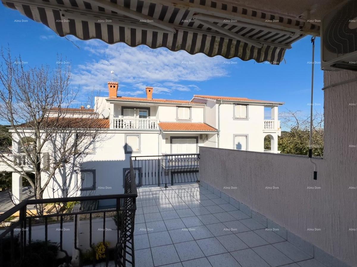 Velika hiša s 4 stanovi - Peščena uvala!