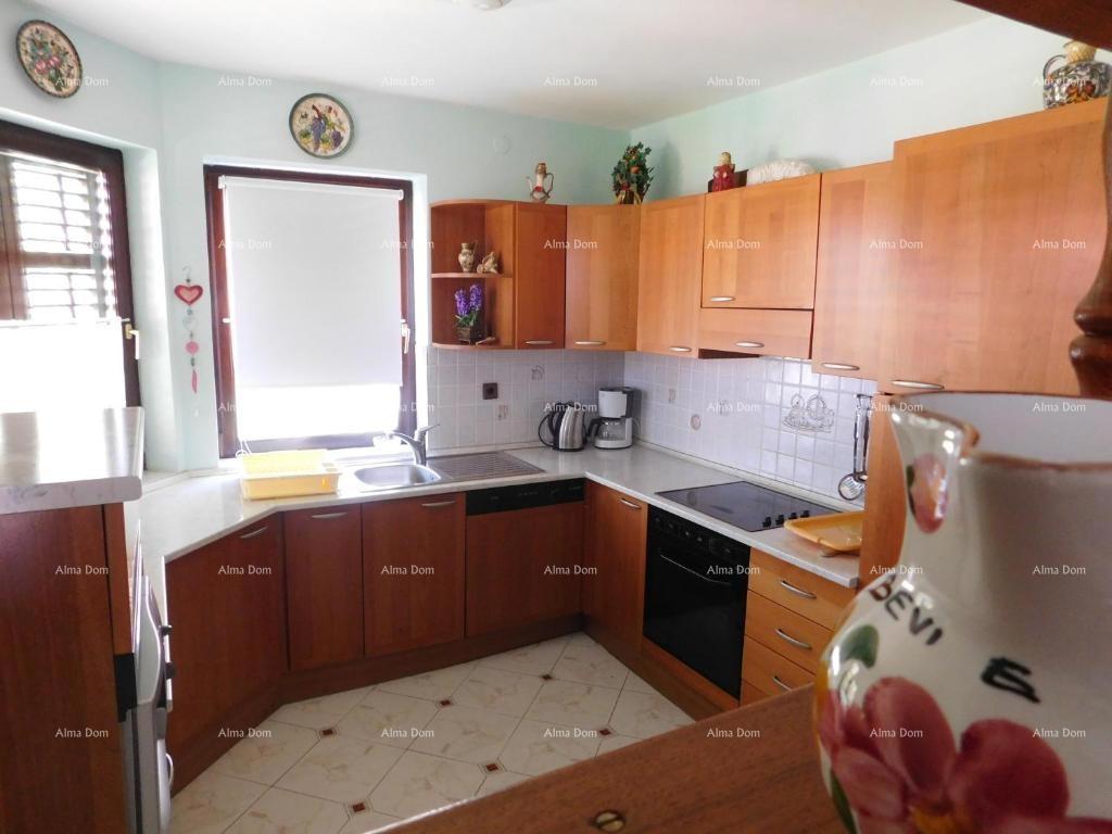 Velika hiša s 4 stanovi - Peščena uvala!