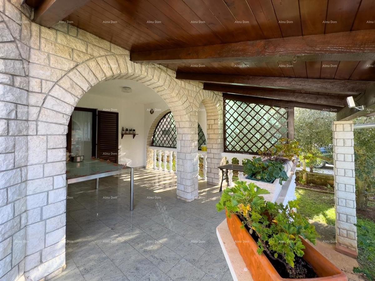 Velika hiša s 4 stanovi - Peščena uvala!