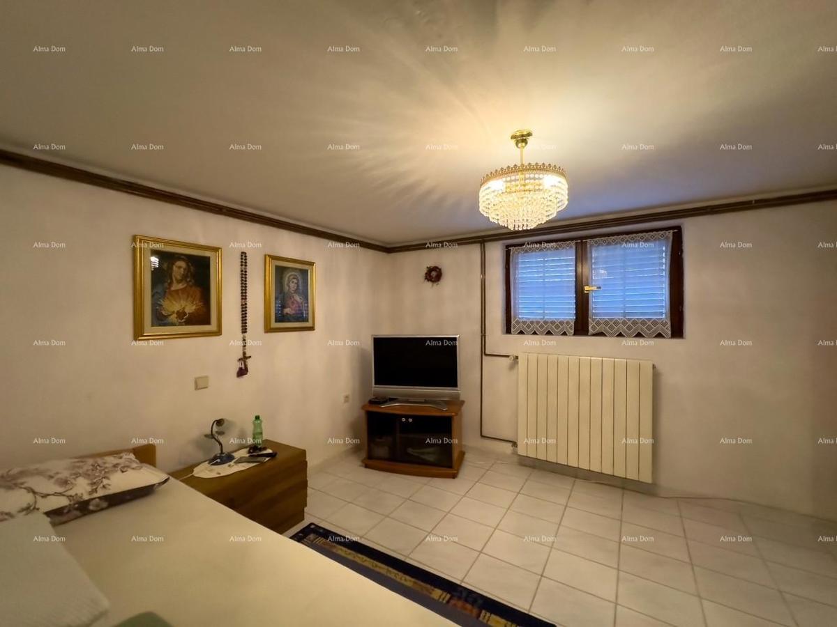 Velika hiša s 4 stanovi - Peščena uvala!