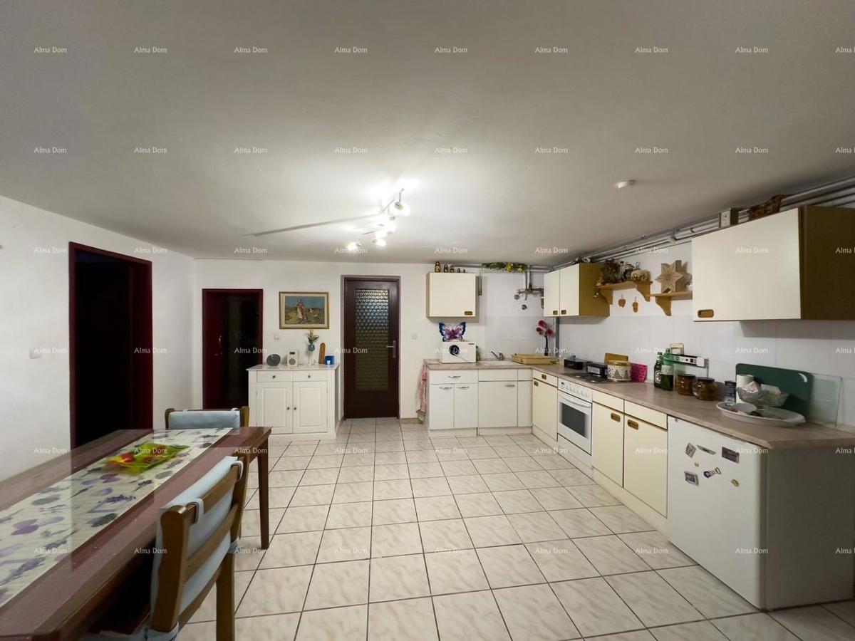 Velika hiša s 4 stanovi - Peščena uvala!