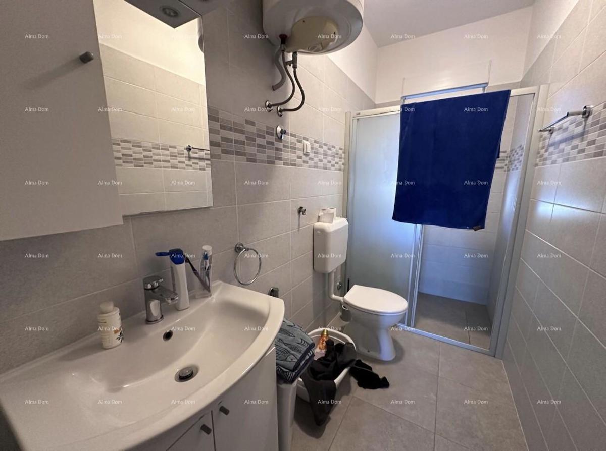 Hiša z dovoljenjem za gradnjo 4 stanovanj!