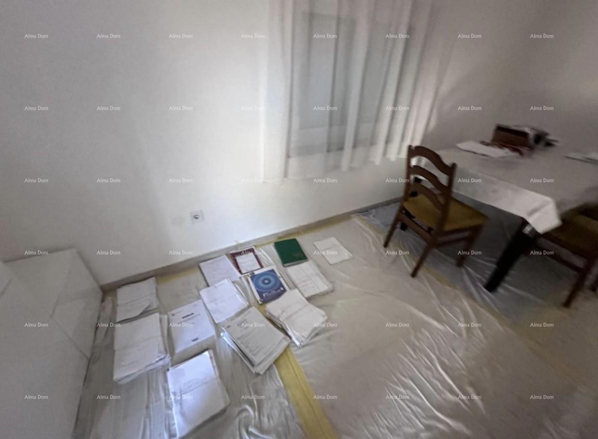 Hiša z dovoljenjem za gradnjo 4 stanovanj!