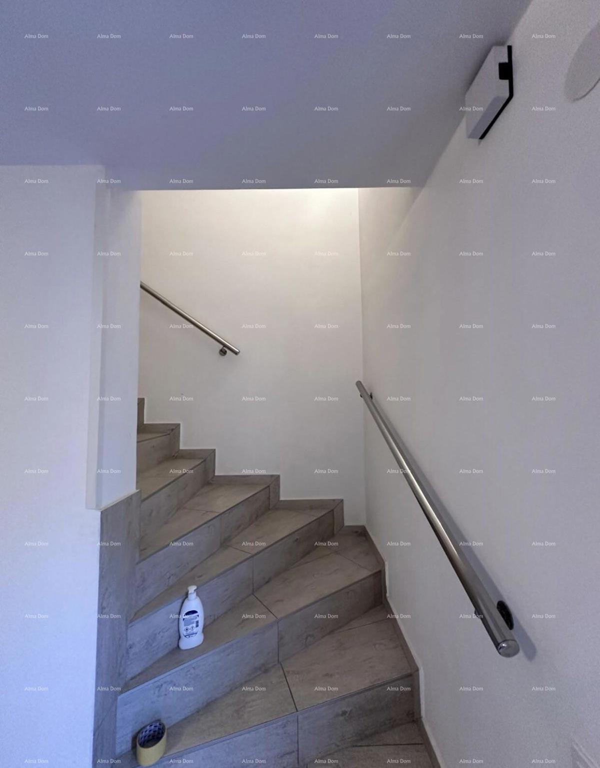 Hiša z dovoljenjem za gradnjo 4 stanovanj!