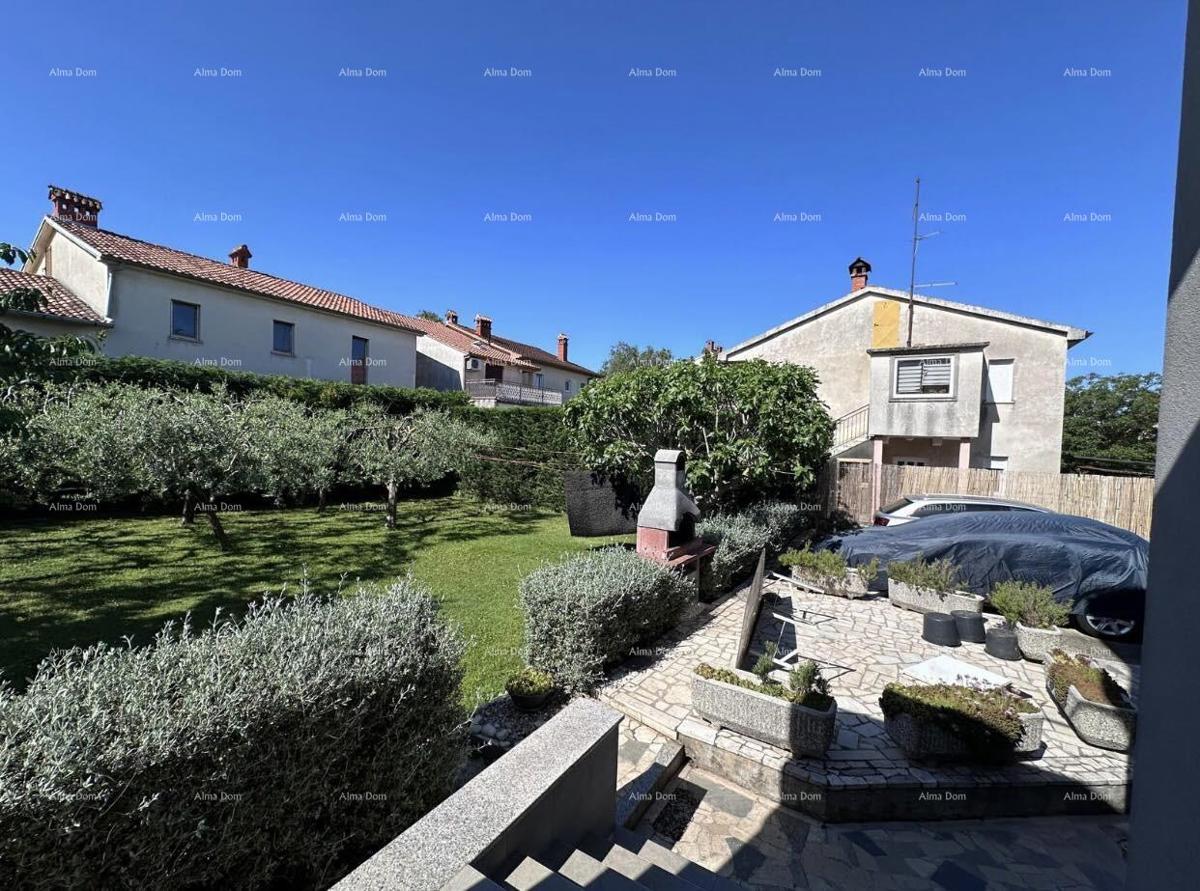 Hiša z dovoljenjem za gradnjo 4 stanovanj!