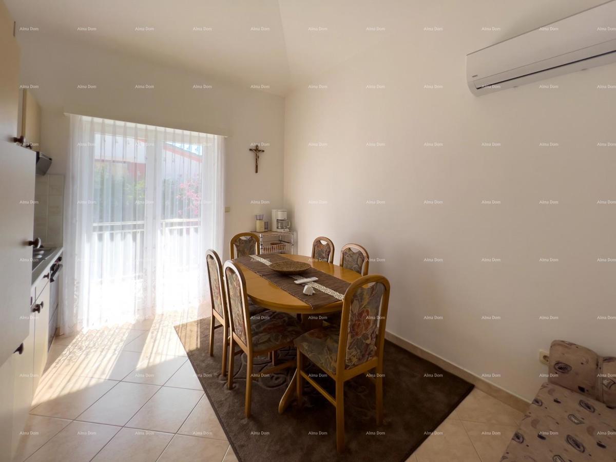 Hiša, blizu obvoznice.