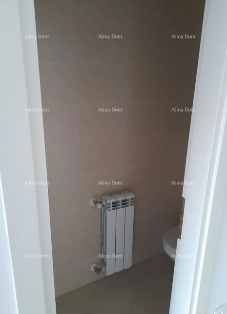 Vrhunska lokacija! Prodaja stan s garažnim parkirnim mestom v neposredni bližini centra mesta, Pula!