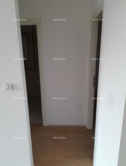 Vrhunska lokacija! Prodaja stan s garažnim parkirnim mestom v neposredni bližini centra mesta, Pula!