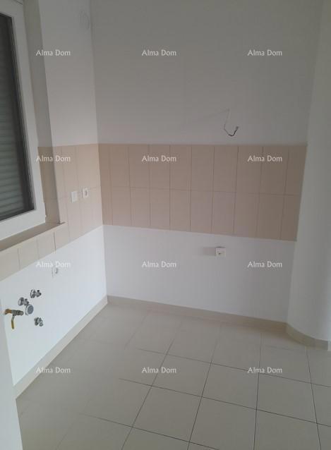 Vrhunska lokacija! Prodaja stan s garažnim parkirnim mestom v neposredni bližini centra mesta, Pula!