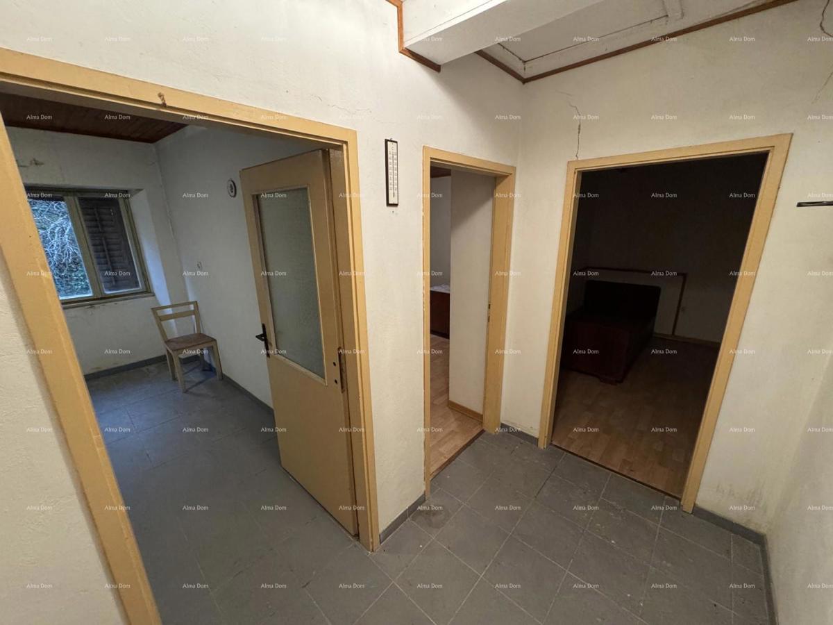 Prodaja - kamena istarska hiša z gradbenim zemljiščem, v manjšem kraju, blizu Buzeta!