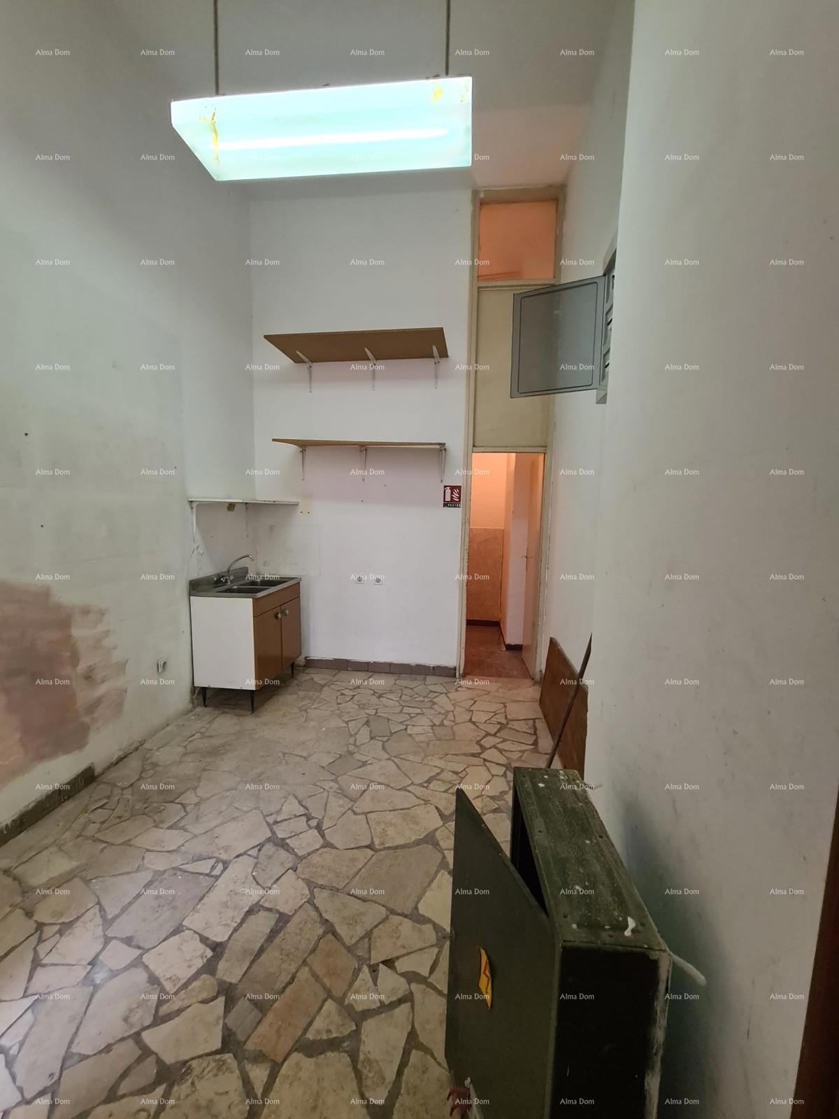 Poslovni prostor na prodajo – Veruda, Pula