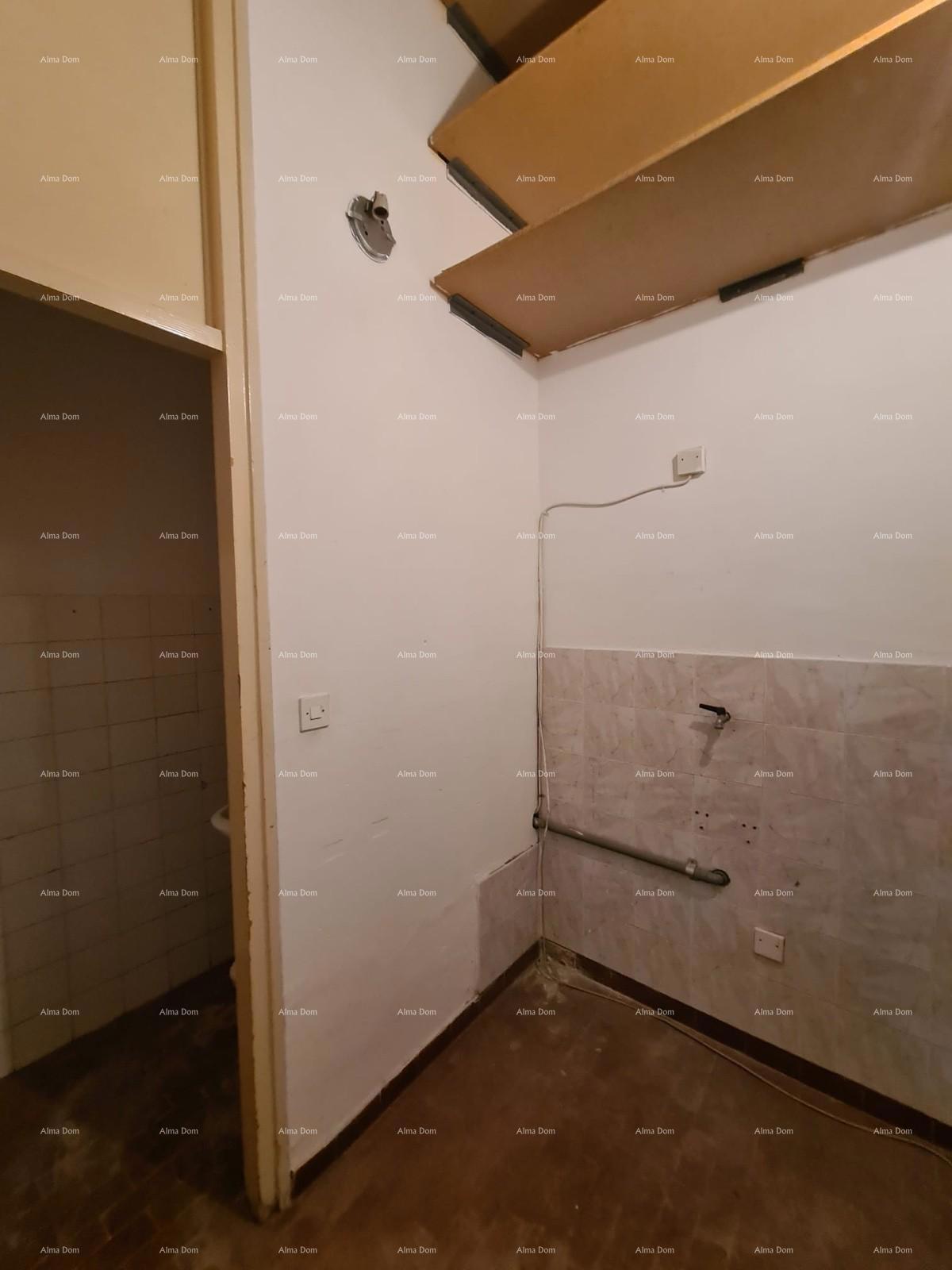 Poslovni prostor na prodajo – Veruda, Pula