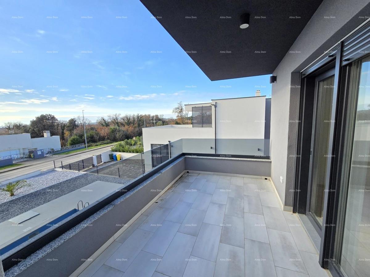 1 km do centra Medulina. Prodaja nove hiše s bazenom na odlični lokaciji, blizu morja!