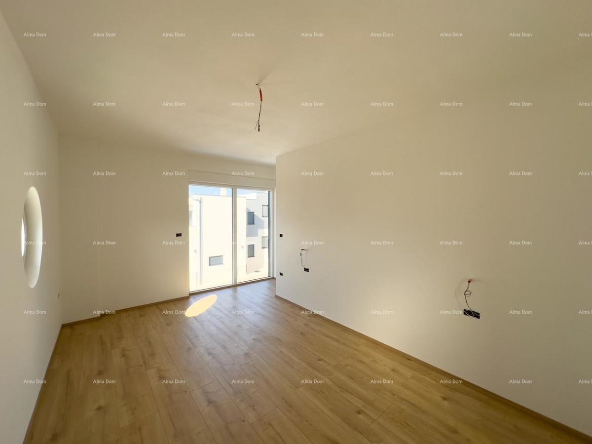 1 km do centra Medulina. Prodaja nove hiše s bazenom na odlični lokaciji, blizu morja!