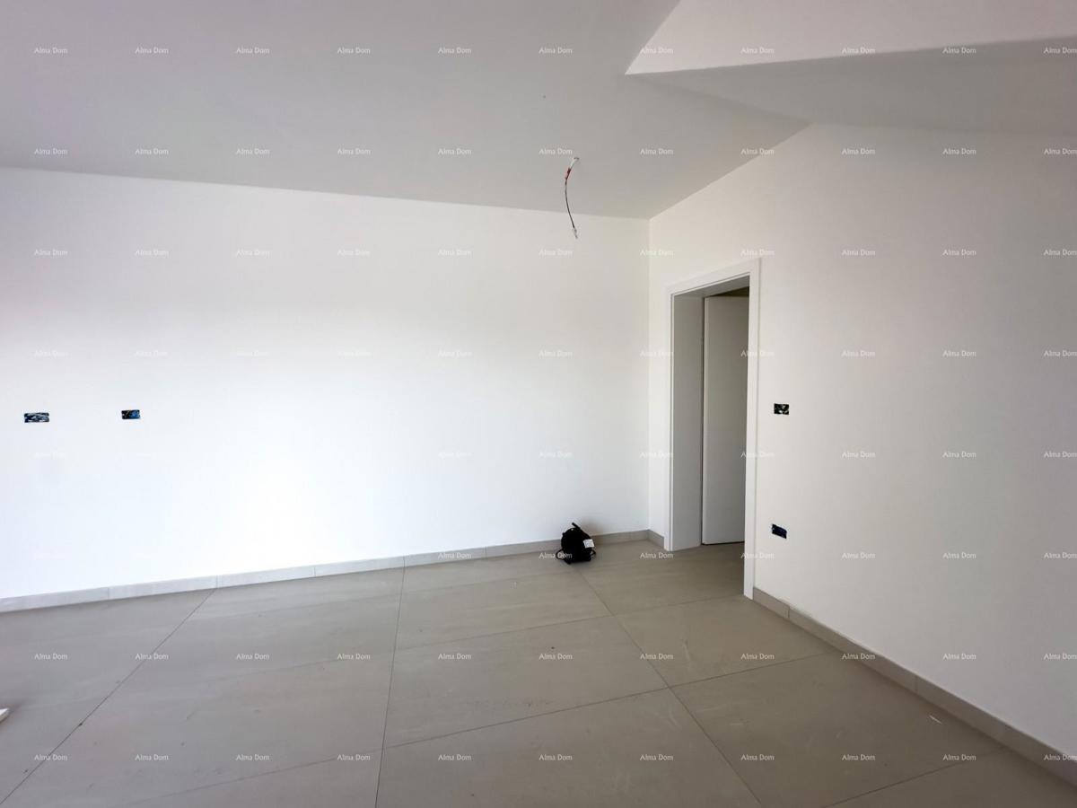 1 km do centra Medulina. Prodaja nove hiše s bazenom na odlični lokaciji, blizu morja!