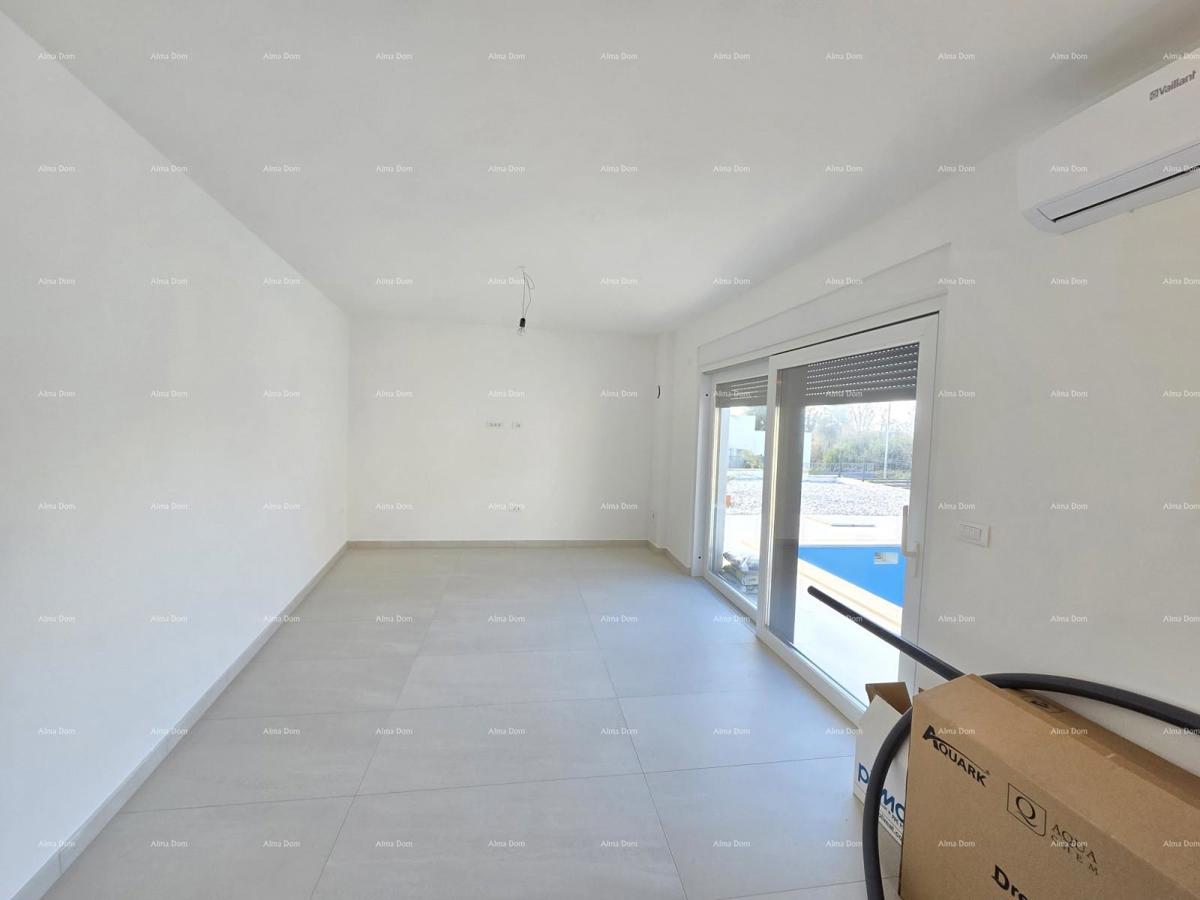 1 km do centra Medulina. Prodaja nove hiše s bazenom na odlični lokaciji, blizu morja!