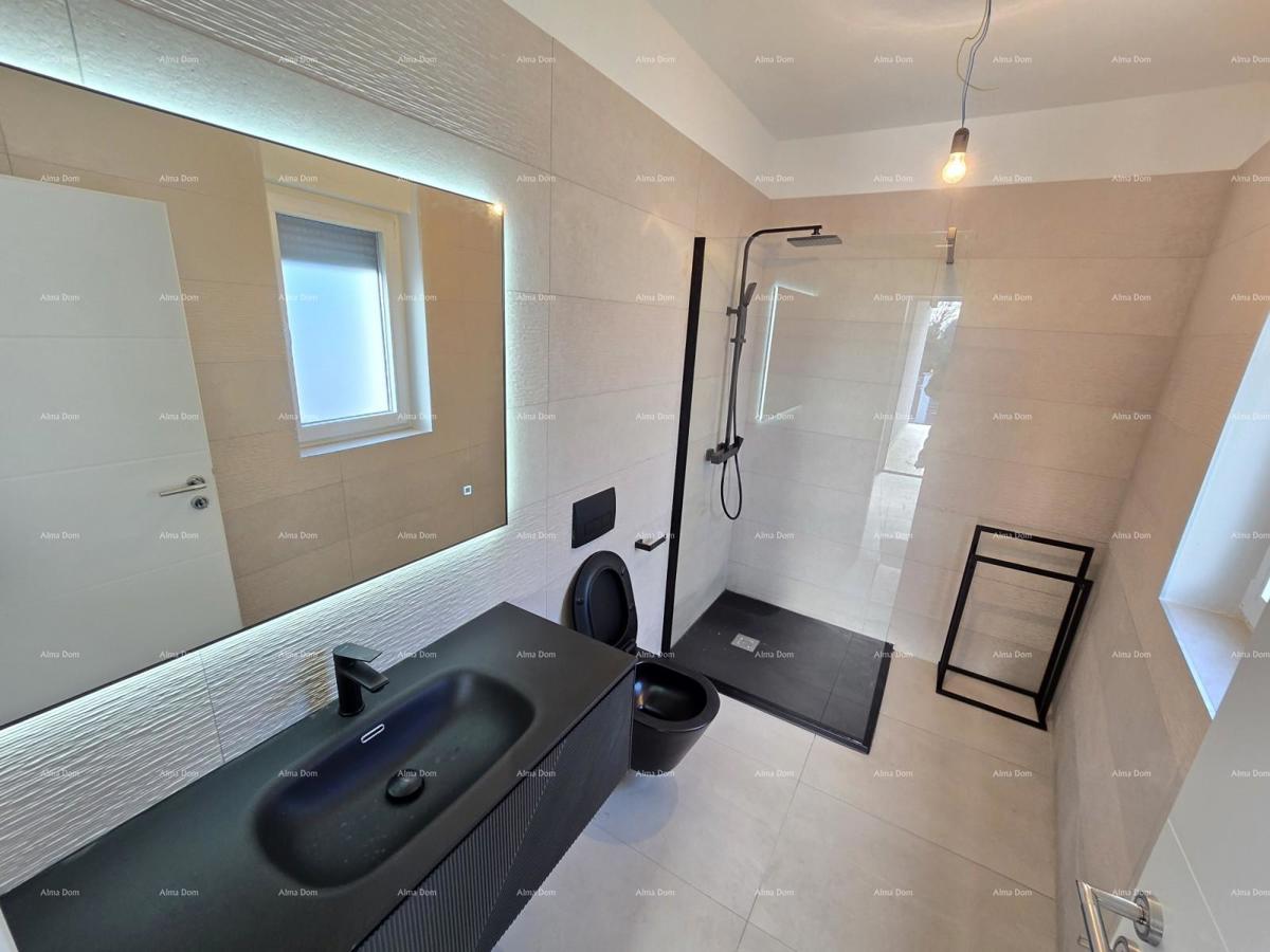 1 km do centra Medulina. Prodaja nove hiše s bazenom na odlični lokaciji, blizu morja!