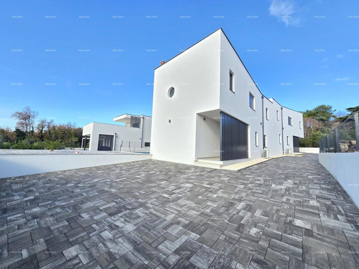 1 km do centra Medulina. Prodaja nove hiše s bazenom na odlični lokaciji, blizu morja!