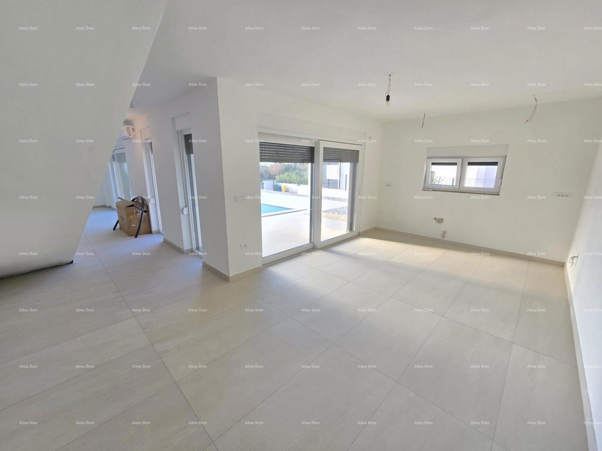 1 km do centra Medulina. Prodaja nove hiše s bazenom na odlični lokaciji, blizu morja!