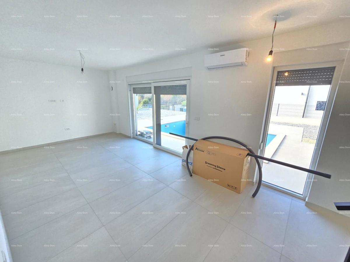 1 km do centra Medulina. Prodaja nove hiše s bazenom na odlični lokaciji, blizu morja!