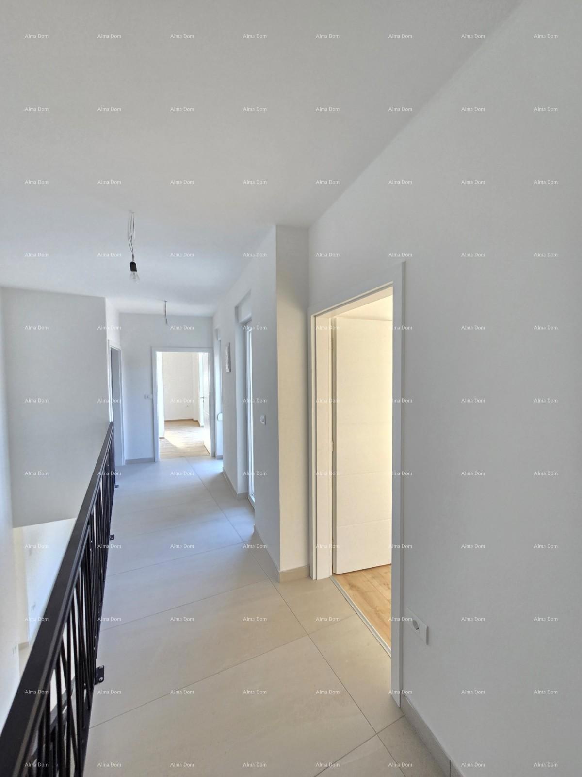 1 km do centra Medulina. Prodaja nove hiše s bazenom na odlični lokaciji, blizu morja!